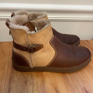OluKai Pehuea Hulu Leather Wool Shearling Lined Bootie Size 7.5